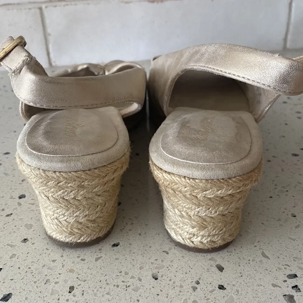 Easy Street Kindly Espadrille Slingback Wedge Gold Metallic Sandals Size 10